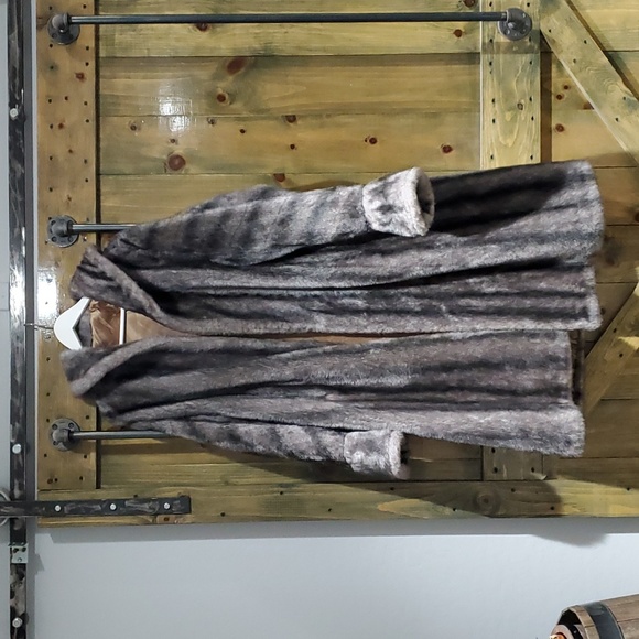 VINTAGE LONG FUR COAT FAUX VEGAN REGINA GLENARA KERRY BROOKE FASHION USA MOBWIFE - Picture 1 of 13
